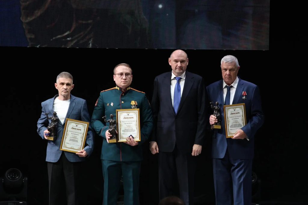 Евгений Солнцев поздравил лучших медиков Оренбургской области с праздником