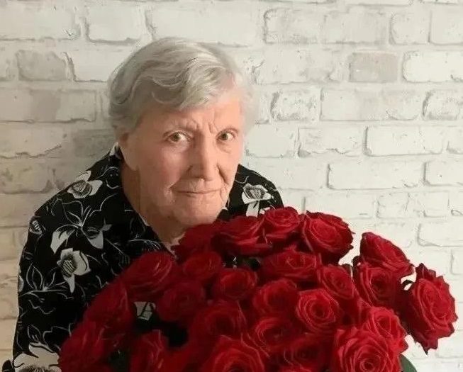 Евгений Солнцев поздравил труженицу тыла из Орска со 100-летним юбилеем