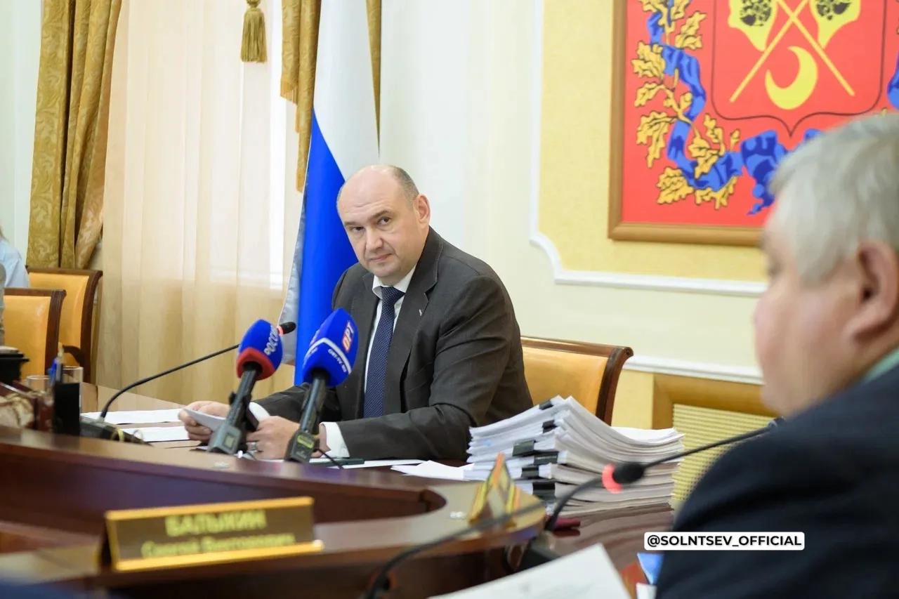 Евгений Солнцев провел оперативное заседание регионального правительства