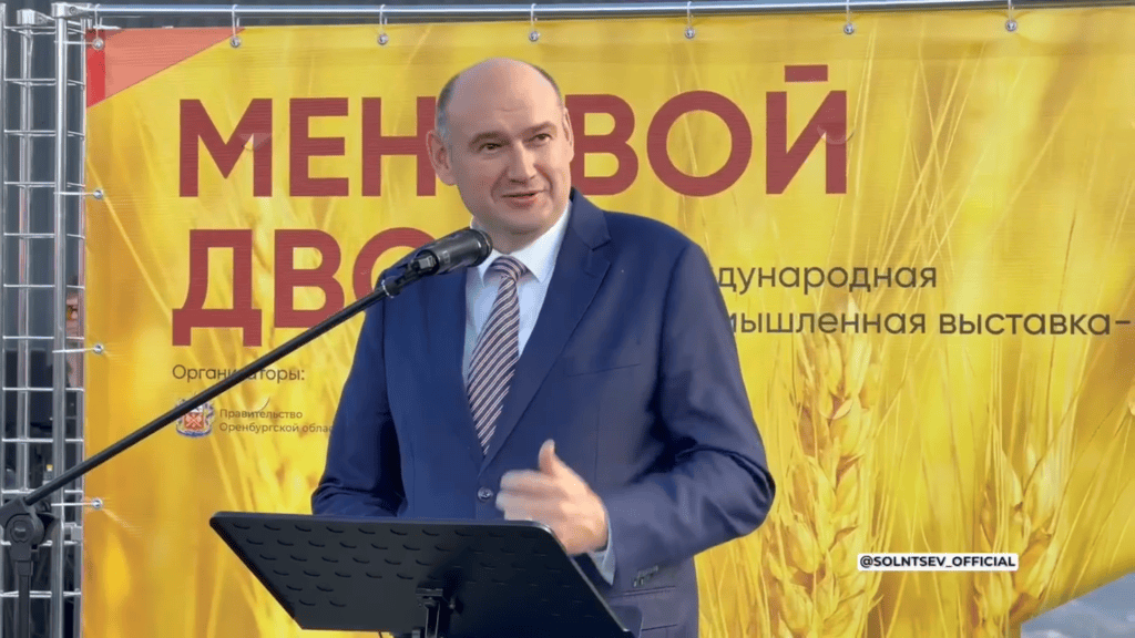 Евгений Солнцев сообщил о начале работы выставки «Меновой двор»