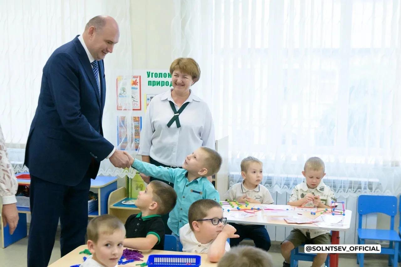 Губернатор Евгений Солнцев оценил обновленную школу и детсад в Новосергиевском районе
