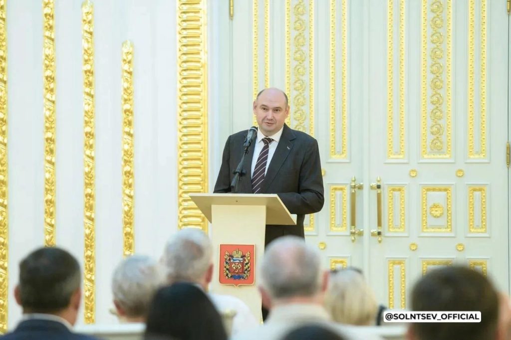 Губернатор Оренбуржья наградил работников строительной отрасли