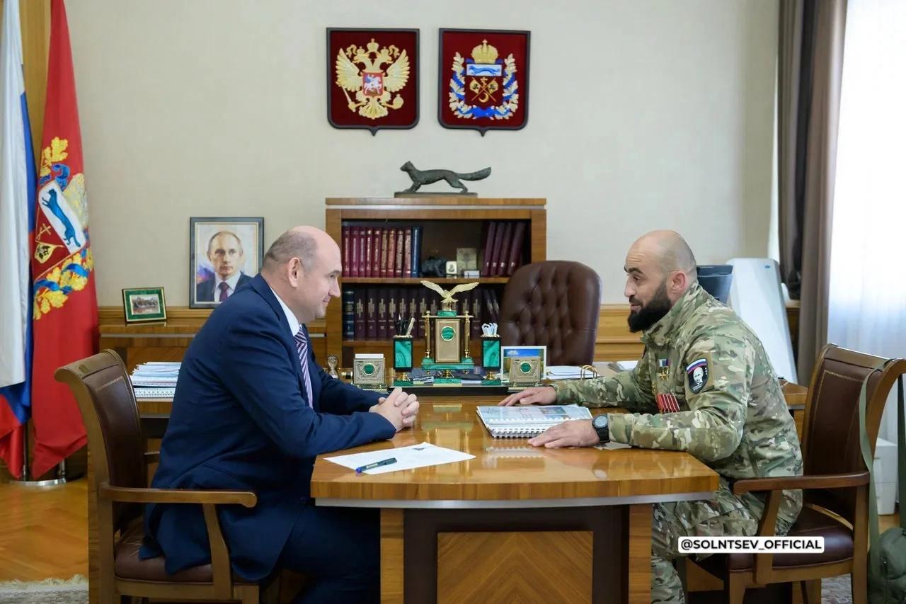 Губернатор Оренбуржья провел встречу с Героем России Михаилом Михайловым