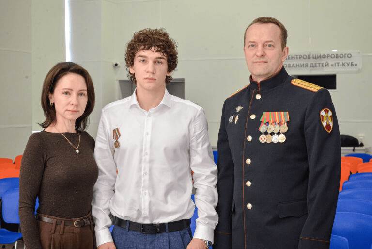 Оренбургский студент Арсений Воробьёв удостоен медали «За содействие СВО»