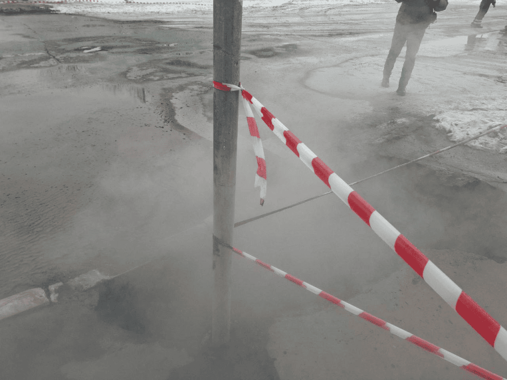 Полиция перекрыла движение на месте обвала грунта в Оренбурге