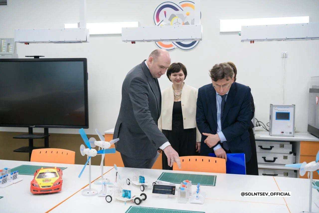 Путин и Солнцев открыли в Оренбуржье самую большую школу