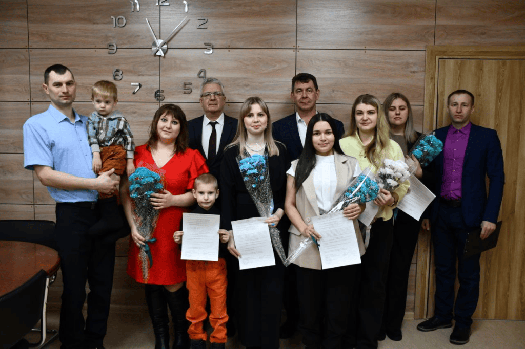 Шесть молодых семей Тоцкого района получили жилищные сертификаты