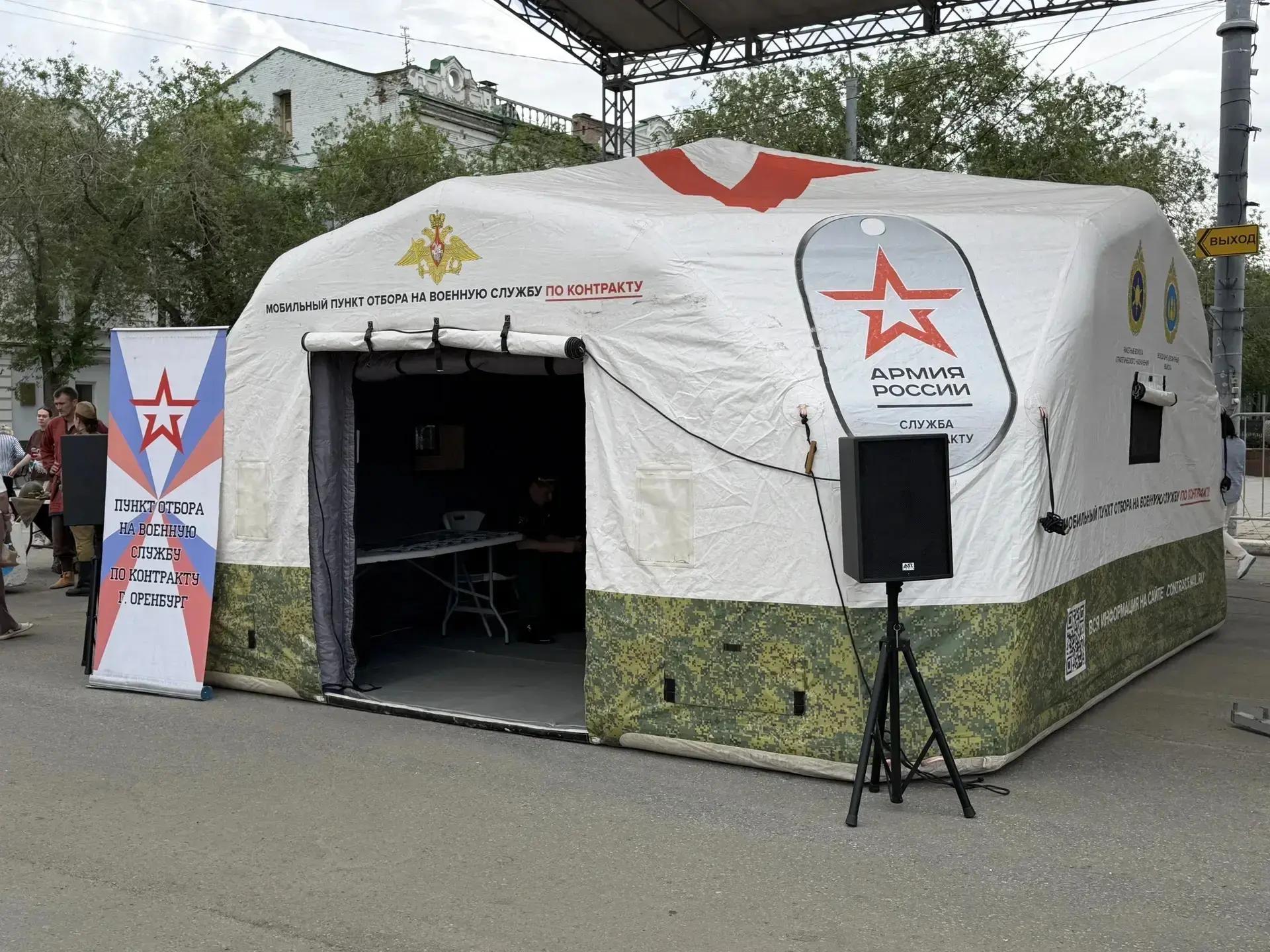 Солнцев посетил пункт отбора на военную службу по контракту