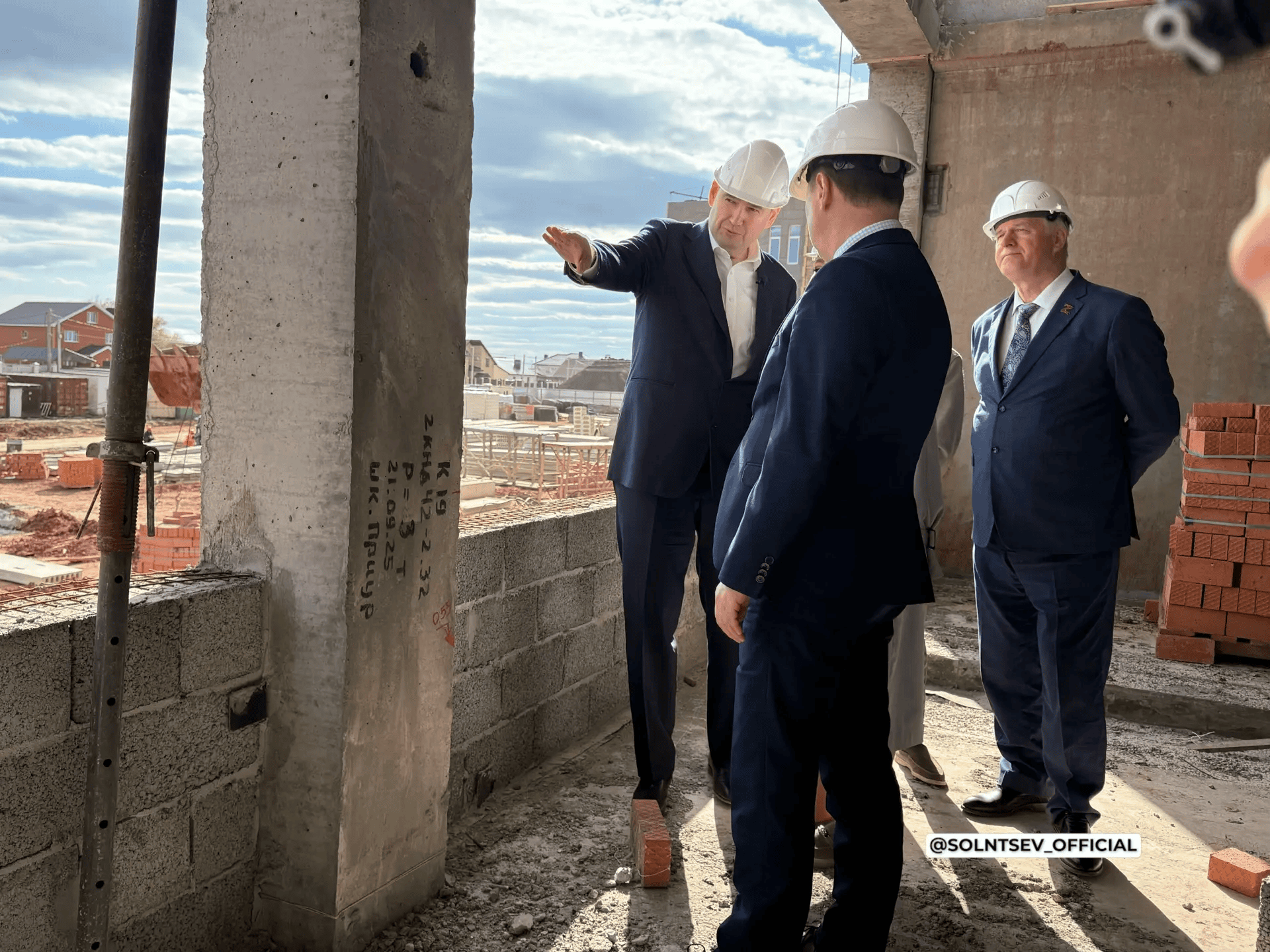 Солнцев посетил стройплощадку будущей школы в ЖК «Приуралье» села Ивановка