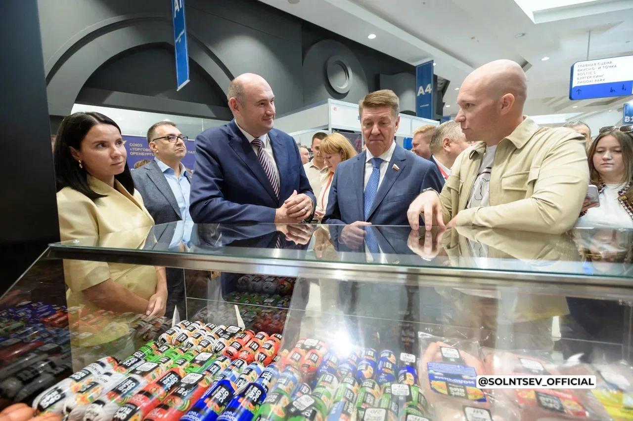 Солнцев провел рабочие встречи в рамках форума «Меновой двор»