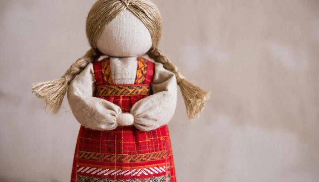 У каждой куклы – особый смысл. Оренбуржцам рассказали, для чего славяне делали Мартиничек