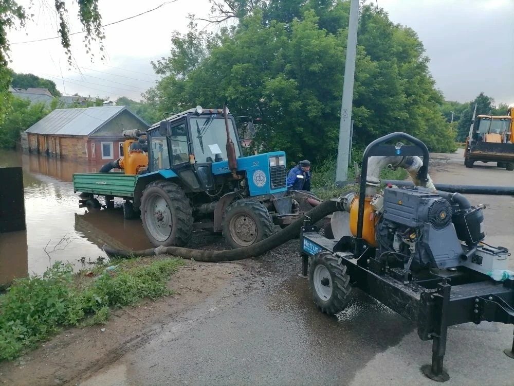 В Бугуруслан направили дополнительные насосы для ликвидации последствий паводка