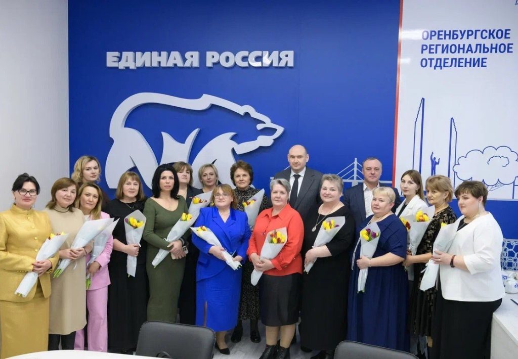 В «Единой России» поздравили матерей и жён бойцов СВО