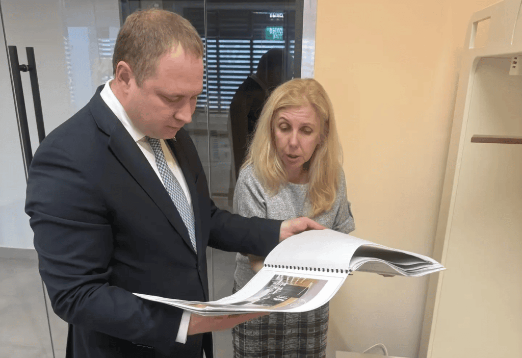 В Новотроицке завершают обновление Центральной детской библиотеки