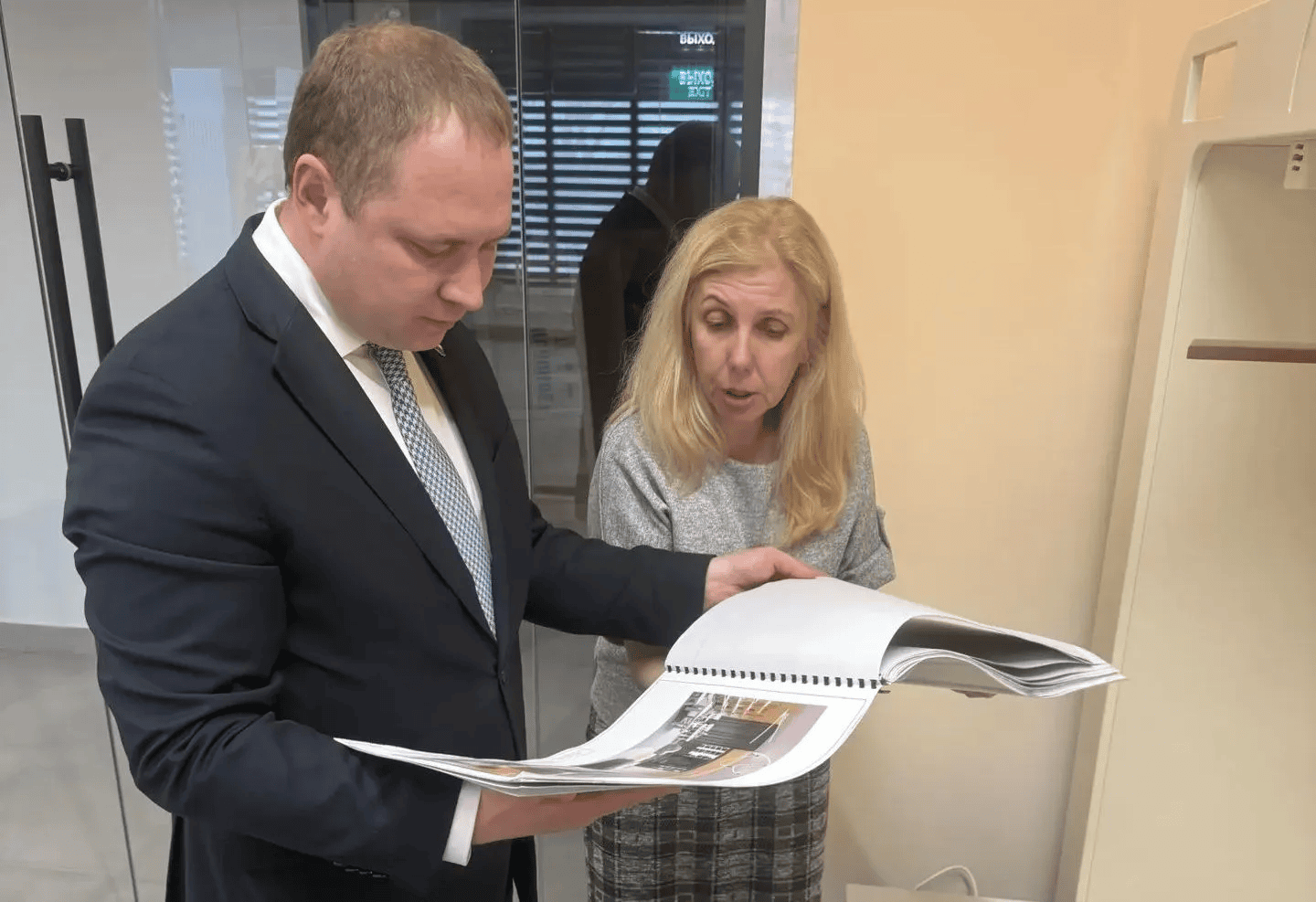 В Новотроицке завершают обновление Центральной детской библиотеки