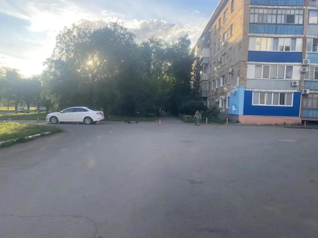 В Оренбурге иномарка сбила 11-летнего ребенка на электросамокате