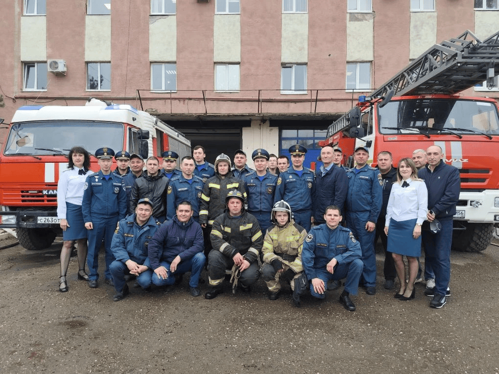 В Оренбурге пожарного Альберта Юсупова торжественно проводили на заслуженный отдых