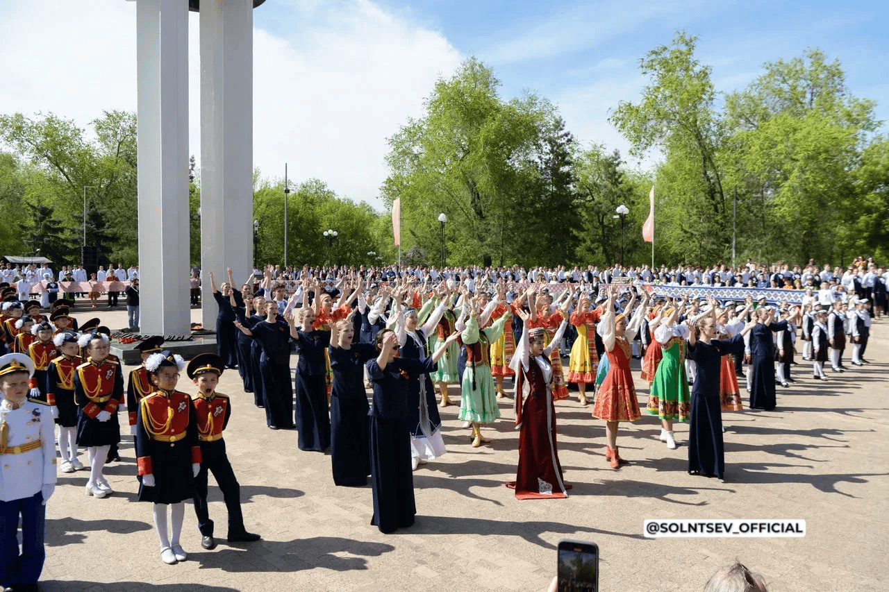 В Оренбурге в майском «Вальсе Победы» закружились 650 пар