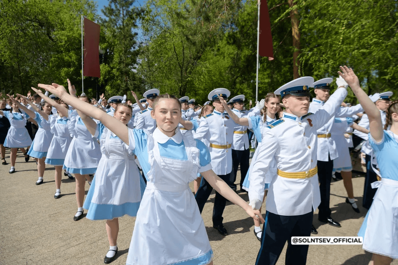 В Оренбурге в майском «Вальсе Победы» закружились 650 пар