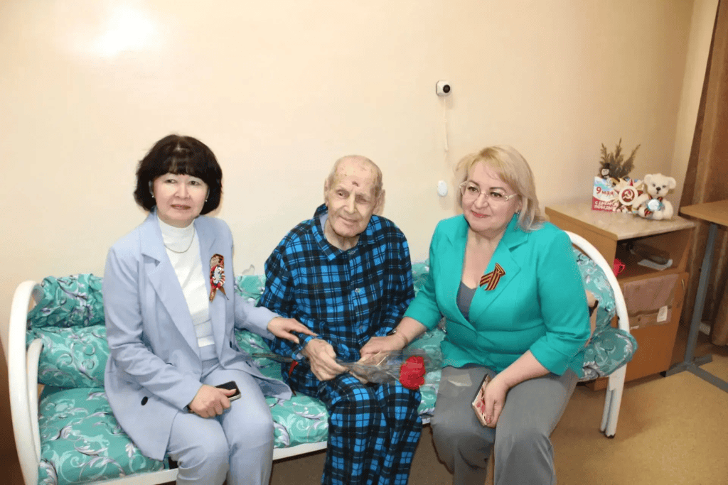 В Оренбуржье ветераны в учреждениях социального обслуживания принимают поздравления