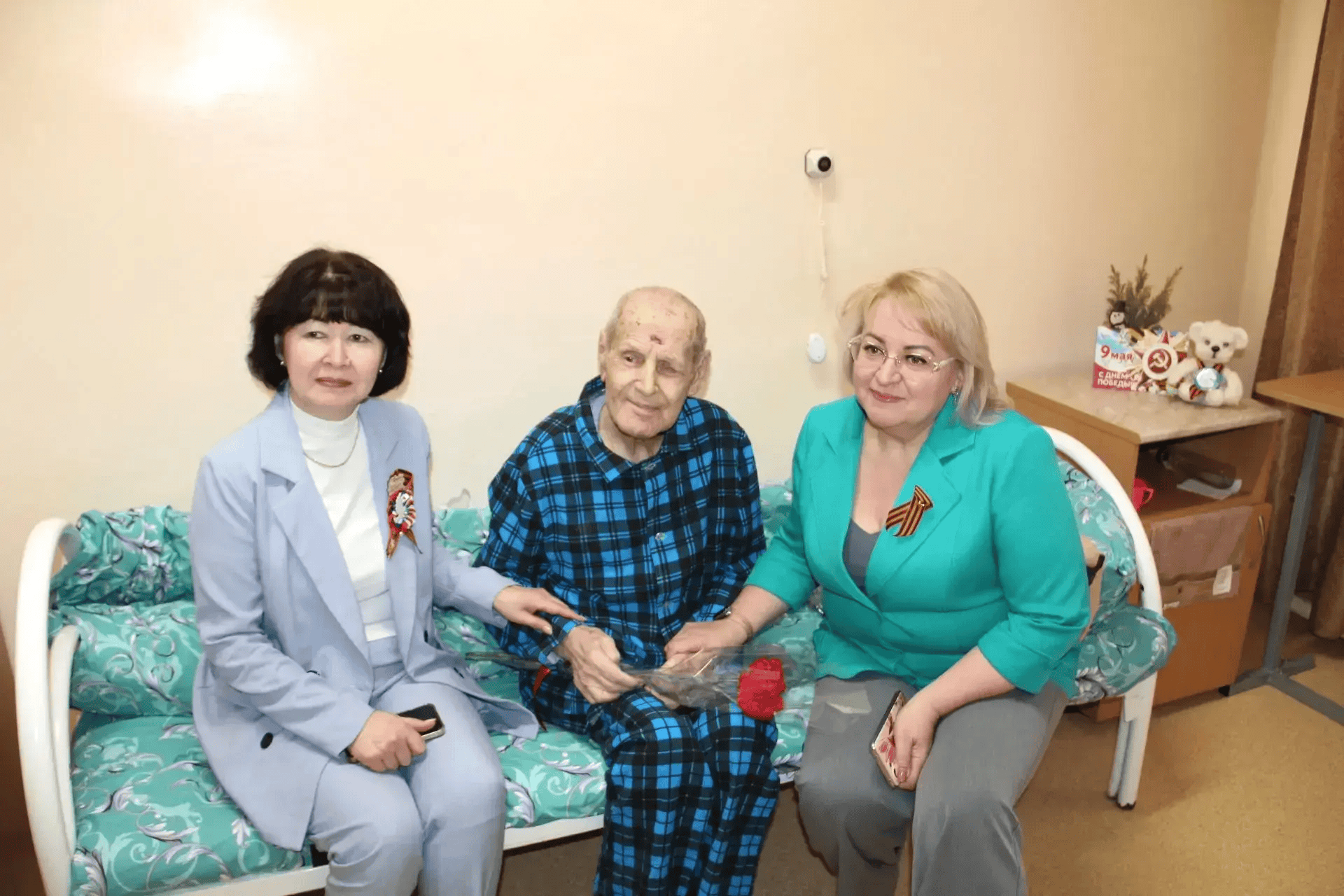 В Оренбуржье ветераны в учреждениях социального обслуживания принимают поздравления