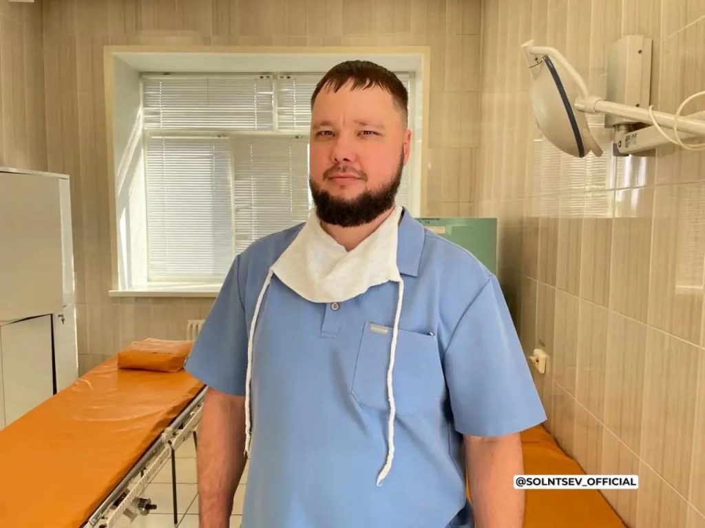 В Орске штат больницы в рамках кадровой программы Солнцева пополнили два хирурга