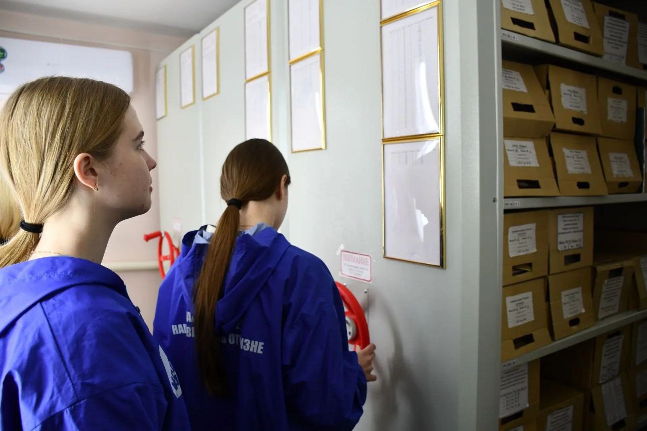 В Тоцком районе школьникам провели экскурсию в архив ко Дню архивов