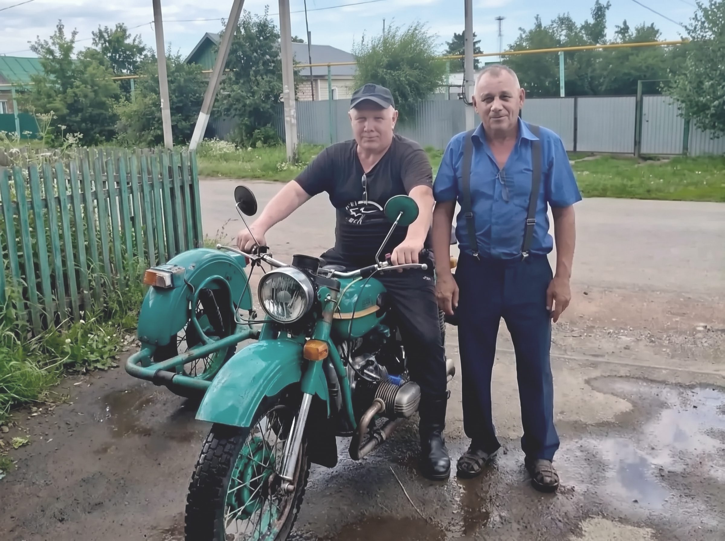 Волонтеры из Адамовки отправили бойцам СВО еще два мотоцикла