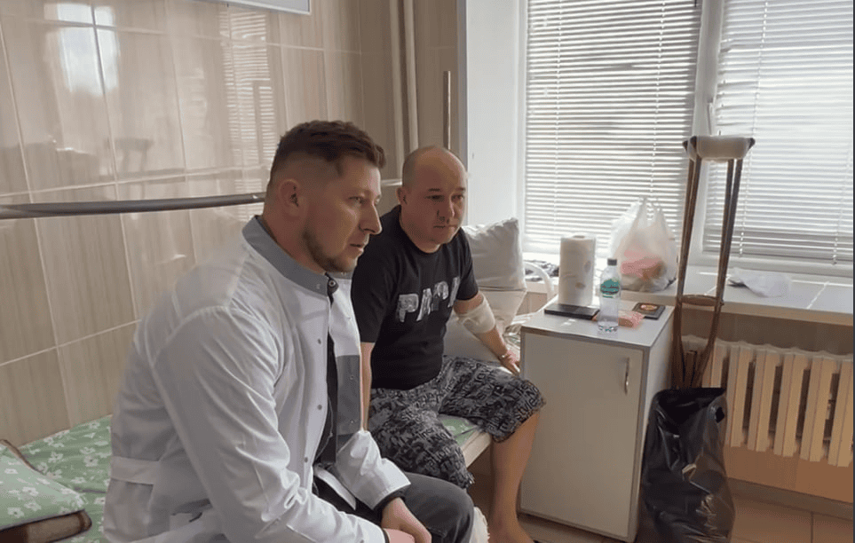 Юрий Мироненко посетил в больнице пострадавших при задержании полицейских