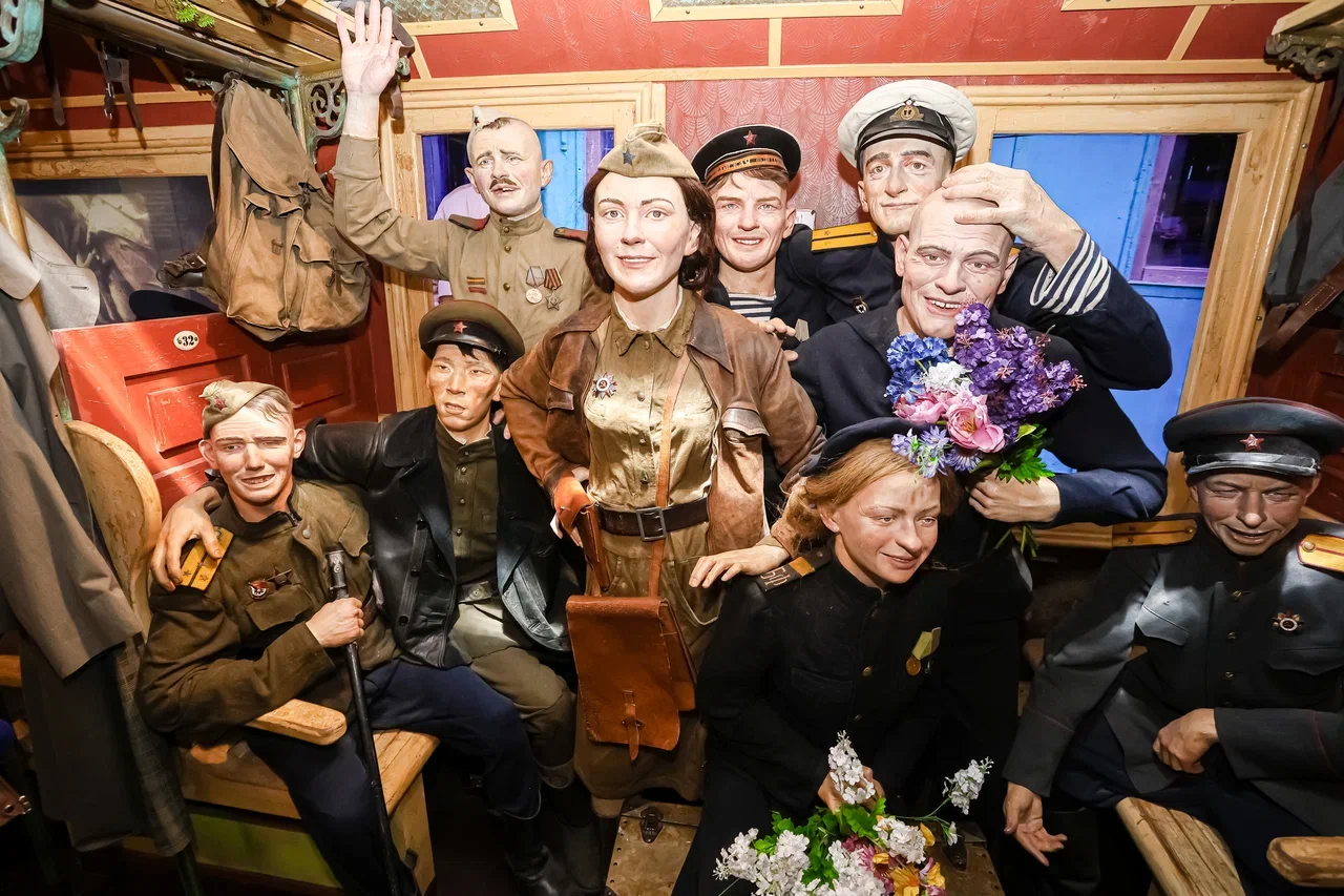 Юрий Мироненко посетил выставку передвижного музея «Поезд Победы»